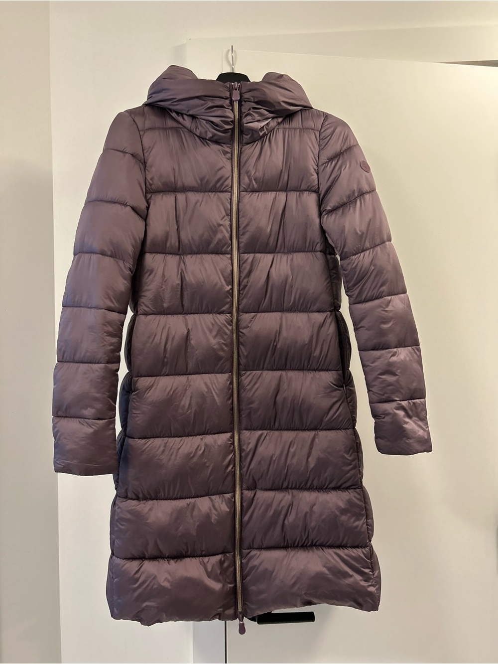 SAVE THE DUCK Long Quilted Hooded Puffer Coat in plum purple/ Mauve